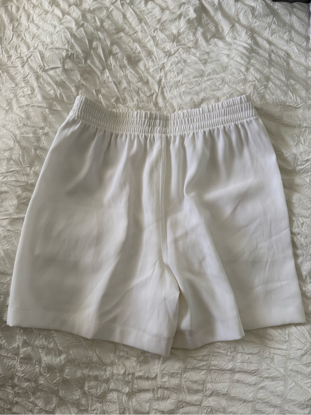 Babaton White Elastic-Waist Women's Shorts - Picture 2 of 5
